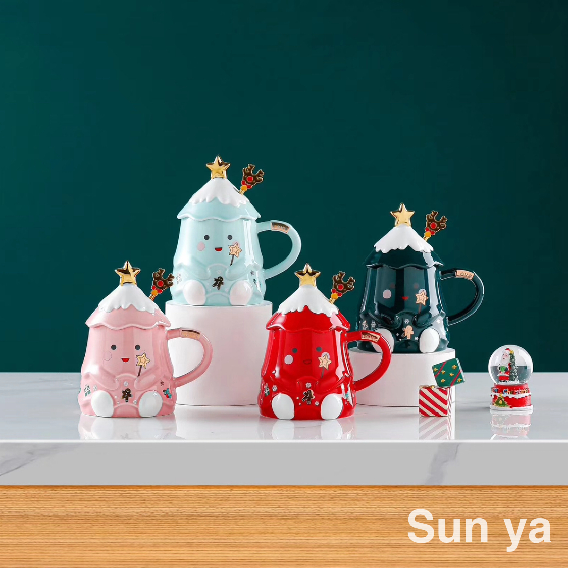 Hot selling Embossed Christmas ceramic mug with lid with scoop Coffee mug Holiday gift mug