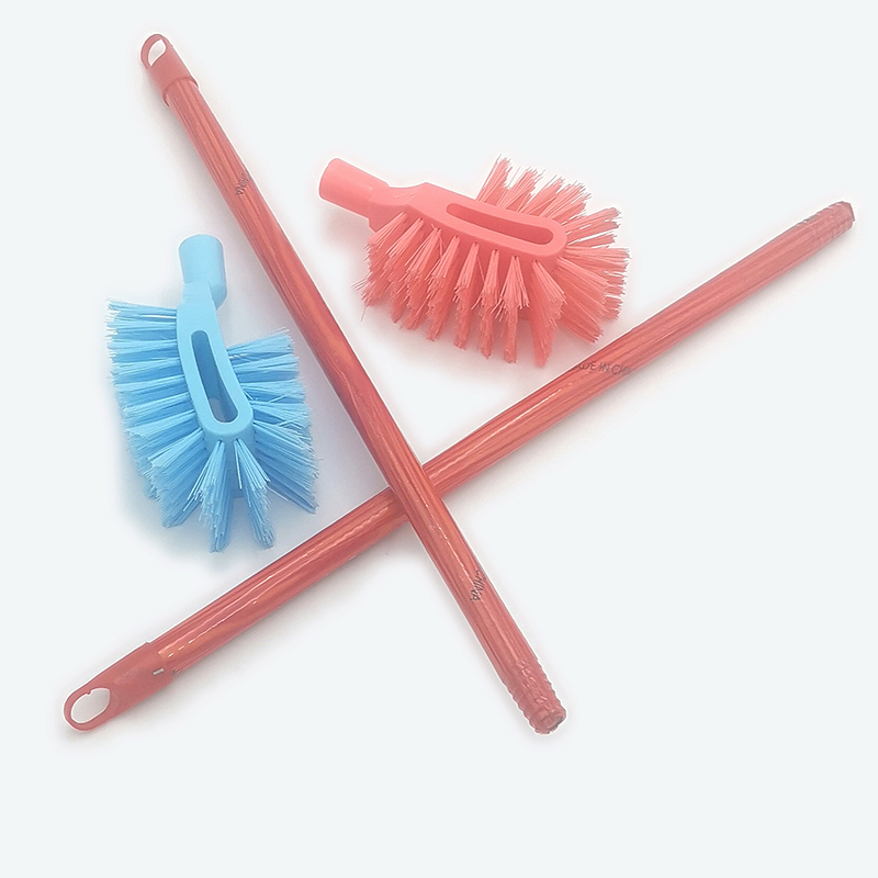 D2331 wooden handle multi-faceted toilet brush, cleaning brush, toilet brush, toilet cleaning brush, 2-yuan store supply in Yiwu Application Scenario