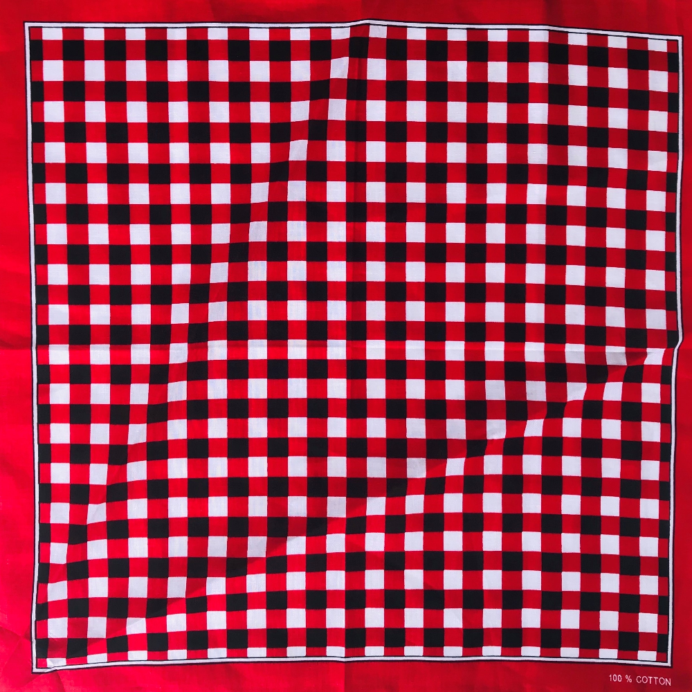 One-piece delivery service for square handkerchiefs at street stalls. Cotton square handkerchiefs, hip-hop headscarves, outdoor large handkerchiefs, handkerchiefs, and sports sweat-absorbing wrapping towels