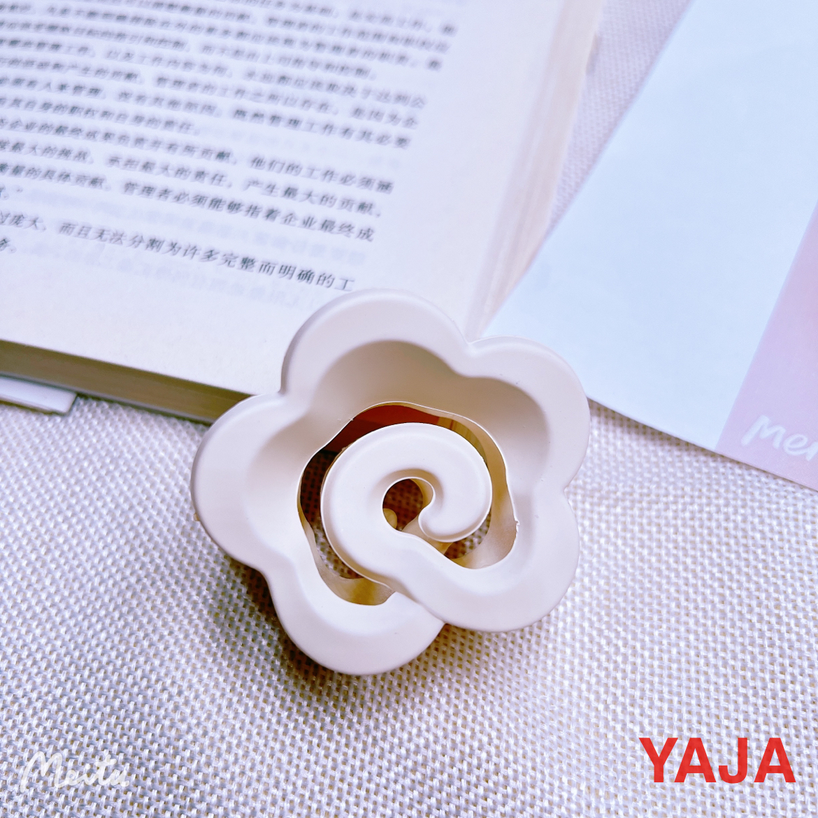 YAJA camellia hair clips are versatile for going out. The back of the head is a wavy hair clip, a stylish shark clip, a hair clip, and a headwear clip details Picture
