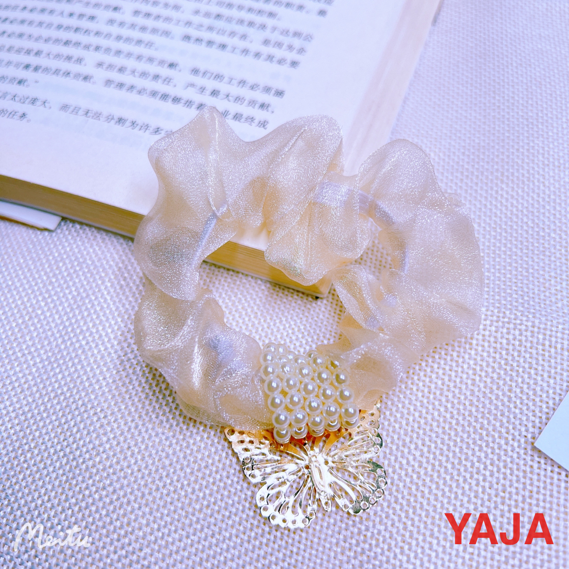 YAJA's pearl hair band, a sweet and fresh girl's hair tie, tied in a ponytail bun, and decorated with a pendant hair tie details Picture