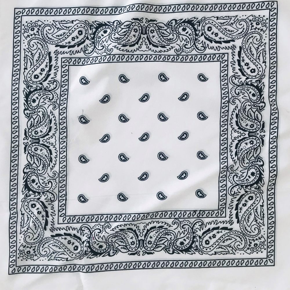Cotton square towel, cashew nut hip-hop headscarf, outdoor large handkerchief, handkerchief, sports sweat-absorbing wrap towel Application Scenario