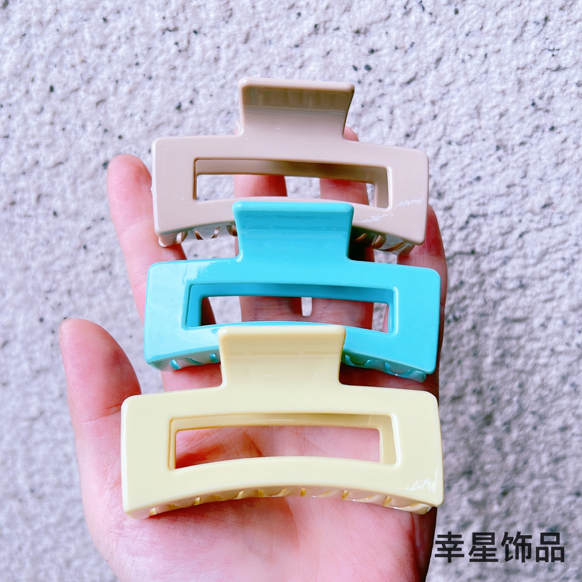 YAJA European and American colorful grappling clips, popular ponytail curls, Moran style hair clips, versatile, large claws, high-quality hair accessories Application Scenario