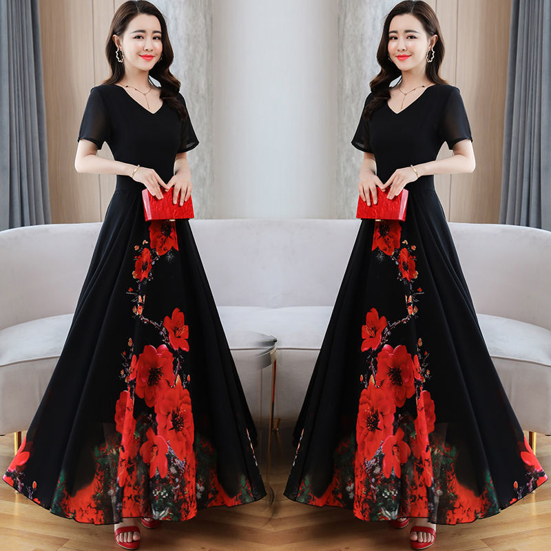 This is a new summer short-sleeved long dress for middle-aged and elderly mothers Application Scenario
