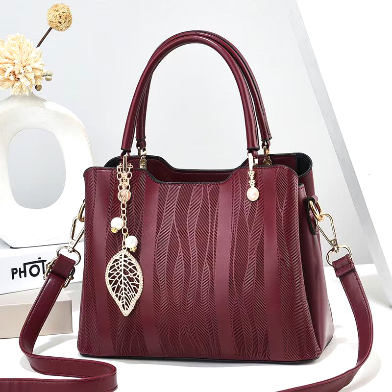 Yiding Bags: Women's bags, men's bags, wallets, handbags, travel bags, school bags, backpacks, computer bags, business briefcases Application Scenario
