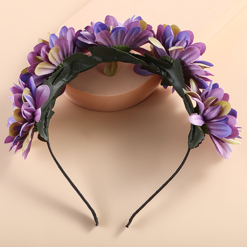 Customized purple artificial garlands, outdoor lawn wedding, bride, bridesmaid, flower girl style headwear, performance hair bands and hair accessories Application Scenario