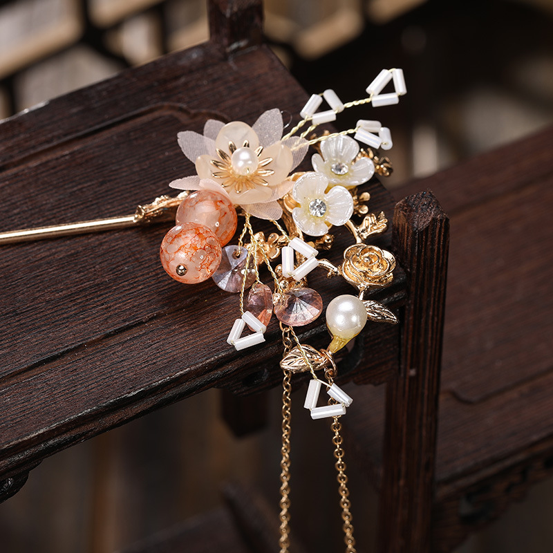 Fashionable ancient-style alloy long tassel women's crystal pendant, gauze flower alloy fork, pearl gauze flower hairpin and hairpin Application Scenario