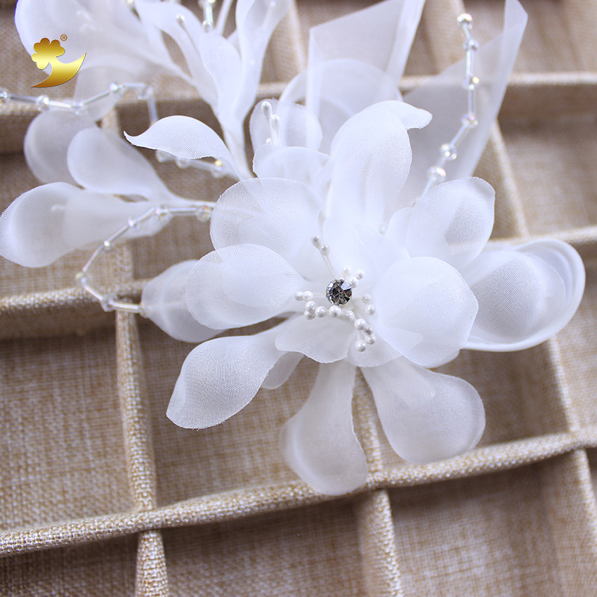 Bride's headwear, handcrafted beaded wedding dress style, photo studio, fringed gauze, silk gauze, hairpin, fringed hair accessory details Picture