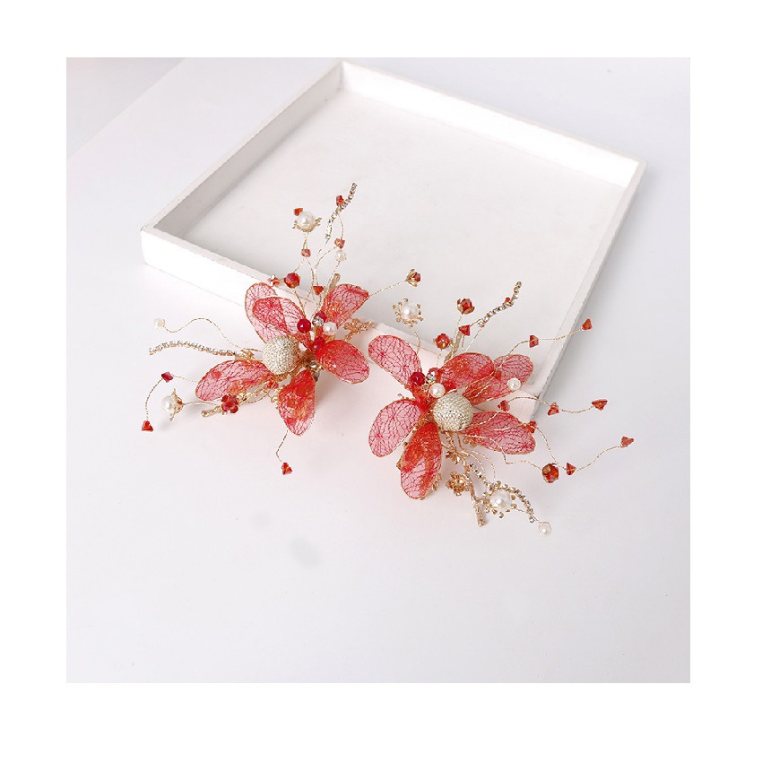 Xiuhe's new headwear features a large red mesh, copper wire lace, twisted wire, diamond chain hair clip, and golden branch plum blossom edge clip for brides Item Picture