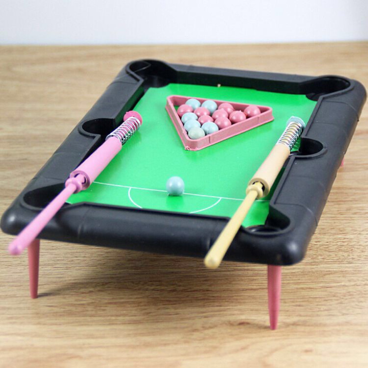 Wholesale of mini billiard tables, children's educational and fun small billiard balls, household parent-child educational toys Application Scenario