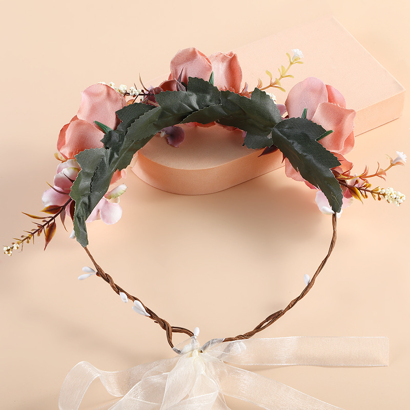 Customized European and American fabric simulation garlands, Japanese and Korean bride headwear and hair bands, seaside vacation, travel, photo outfit headwear Application Scenario