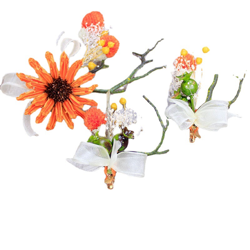 Bride's retro hairstyle wedding accessories, Xiuhe red fruit love grass bouquet headwear, female wedding simulation antler accessories Item Picture