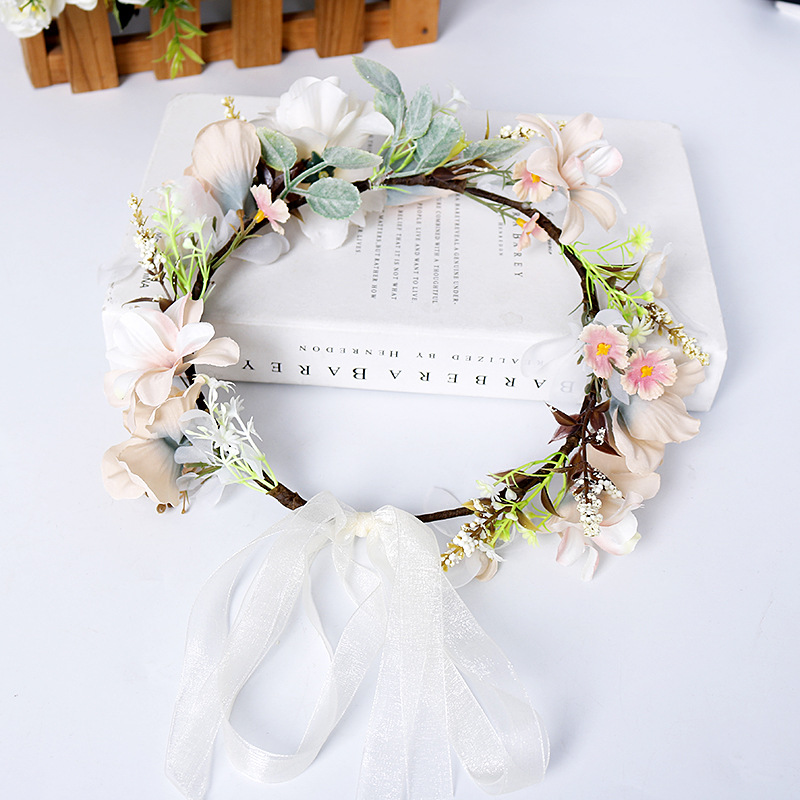 Korean-style wedding bride's headwear, realistic flower wreath, forest-themed camellia flower wreath, fresh and sweet, princess hair accessory, beautiful hair band Application Scenario