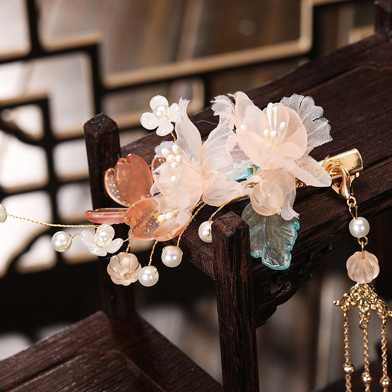 Creative ancient-style women's Hanfu accessories, long tassel style pearl decoration hair clip, glass leaf metal pair clip details Picture