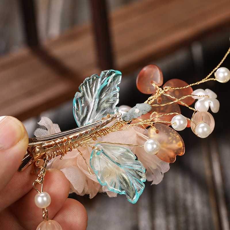 Creative ancient-style women's Hanfu accessories, long tassel style pearl decoration hair clip, glass leaf metal pair clip Specification image