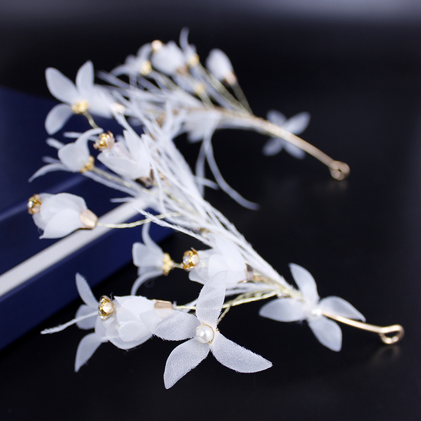 New super sweet and fairy-like wedding headwear from South Korea, including a festival performance beige feather water diamond headband and a versatile headband Item Picture