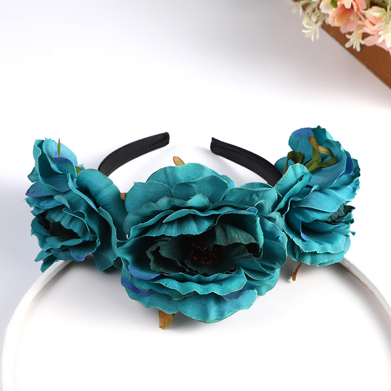 New European and American retro exaggerated garland headbands, artificial flower handcrafted hair accessories, fabric bridal headwear, in stock for wholesale Application Scenario