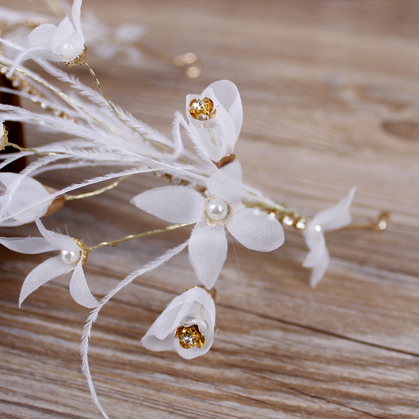 New super sweet and fairy-like wedding headwear from South Korea, including a festival performance beige feather water diamond headband and a versatile headband Specification image
