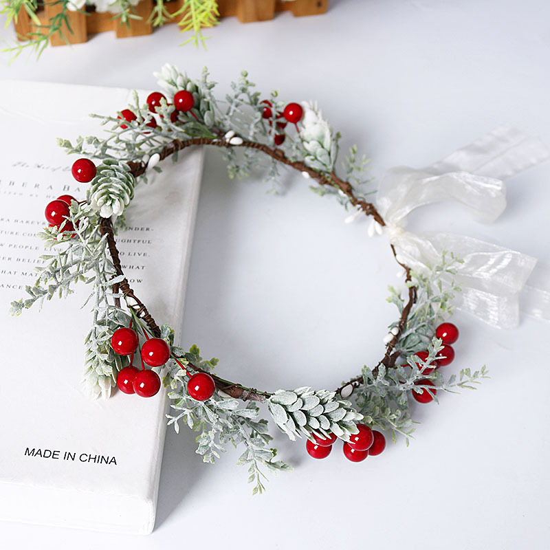 New best-selling Christmas wreath, red berry simulation wreath headband, wedding, travel, commemorative holiday headwear Specification image