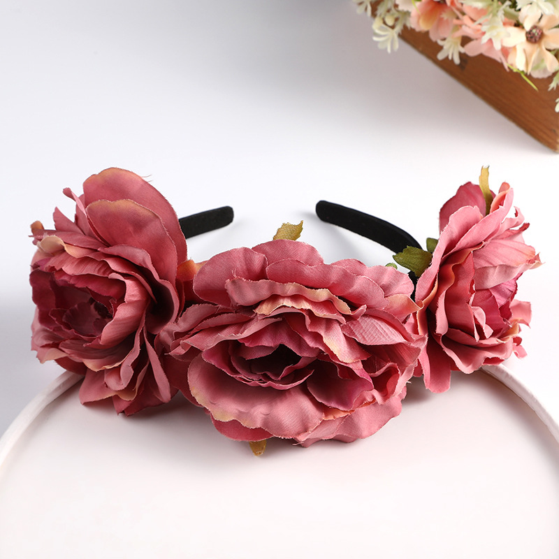 New European and American retro exaggerated garland headbands, artificial flower handcrafted hair accessories, fabric bridal headwear, in stock for wholesale