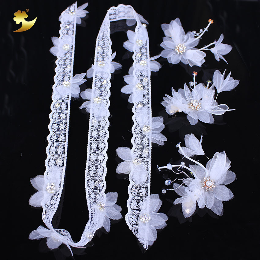 Autumn and winter new lace headband for brides, golden flower lace headband for women, simple handcrafted headwear accessory details Picture