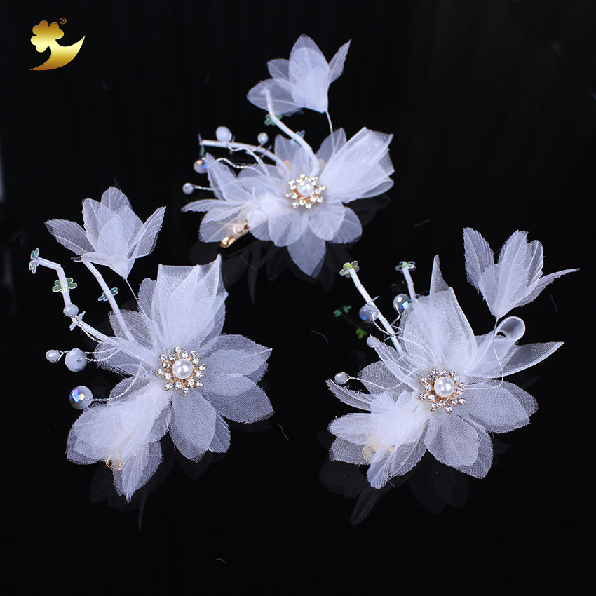 Autumn and winter new lace headband for brides, golden flower lace headband for women, simple handcrafted headwear accessory Item Picture