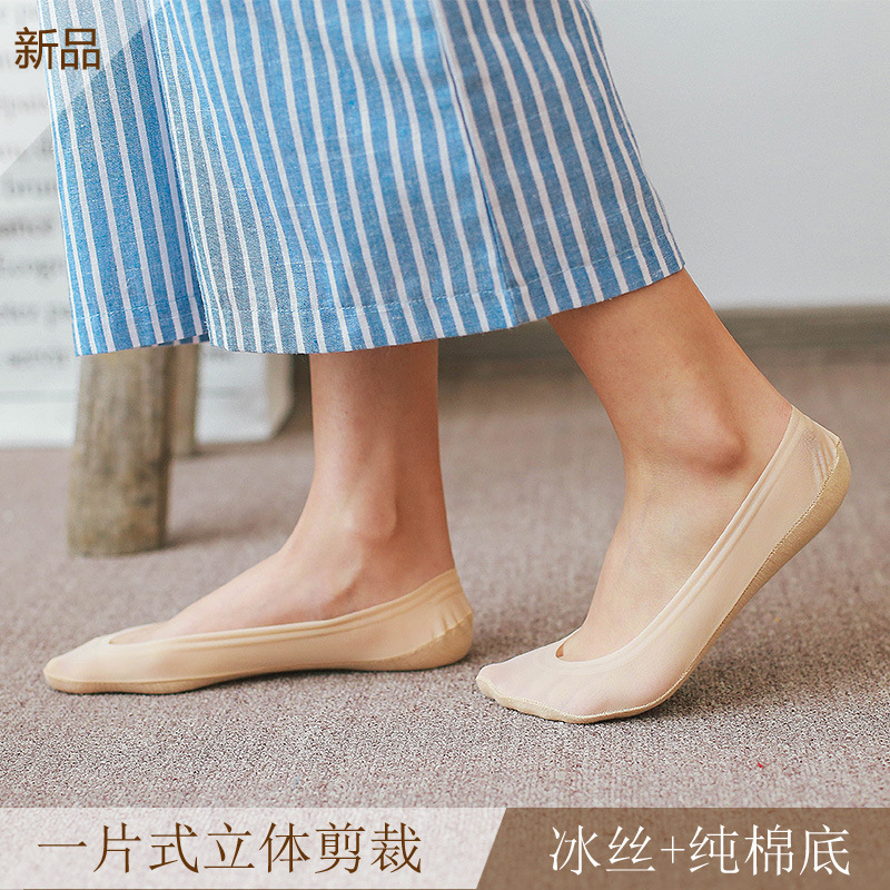 A Ice silk boat socks, women's invisible socks, silicone anti-slip cotton sole socks wholesale, seamless ice silk invisible boat socks Application Scenario