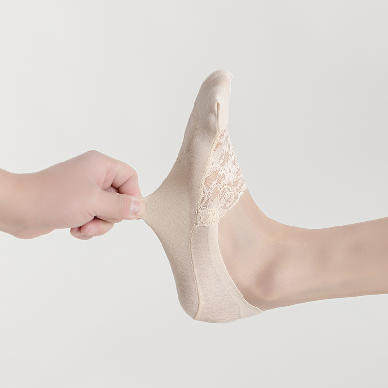Spring and summer invisible socks, women's lace boat socks, anti-slip and non-dropping, and shallow-mouthed cotton-soled high-end women's socks sent by the manufacturer Specification image