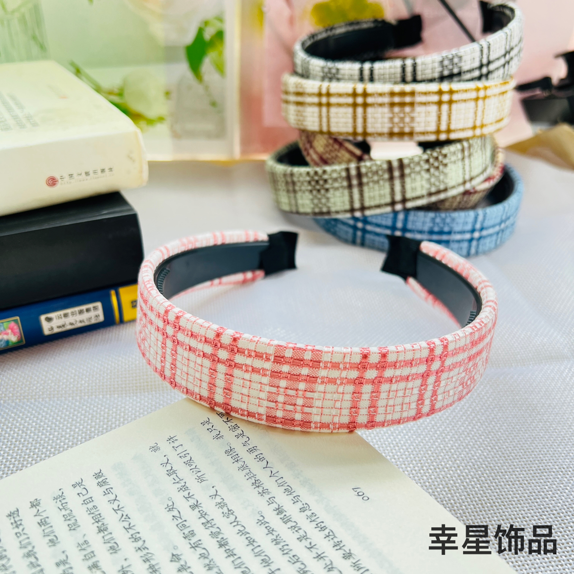 YAJY Xiaoxiang style versatile checkered hair band, popular sponge new Hong Kong-style headwear, top hairpin headband hair accessory Specification image