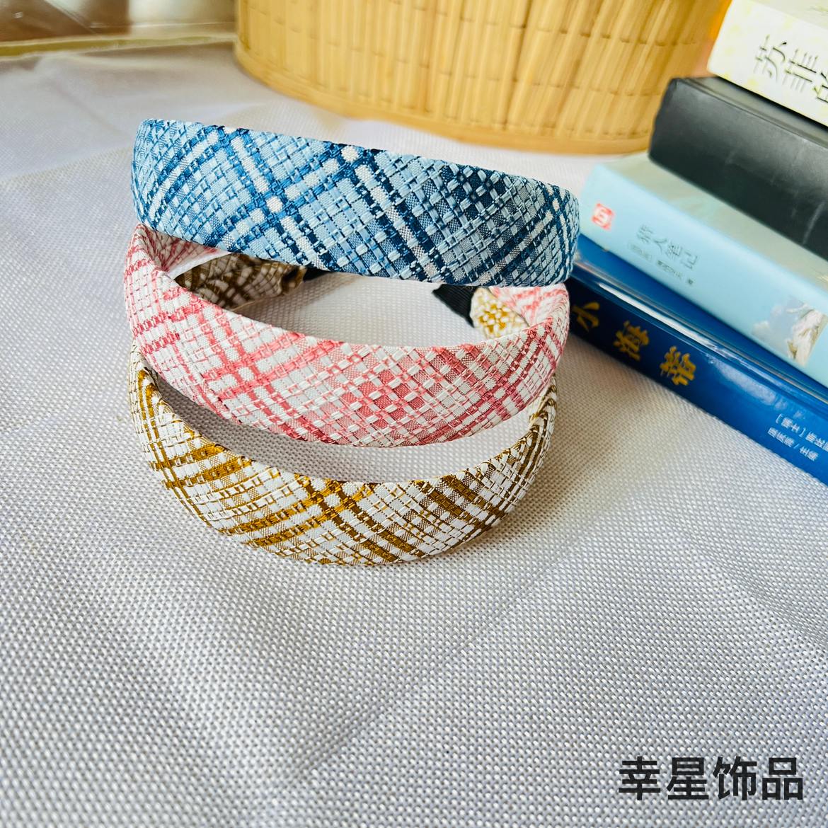 Yong Ai Jiu Ai's stylish and versatile checkered hair band, a new Hong Kong-style headband and hair clip, is a fully wrapped fabric headband details Picture