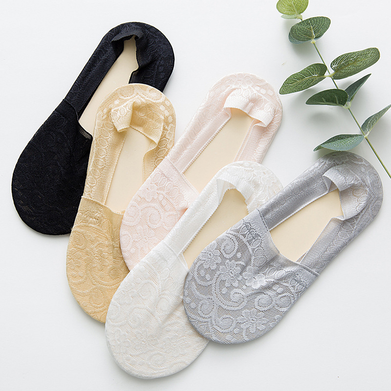 Simple solid color spring and summer women's deep mouth satin lace breathable cotton sole sweat-absorbent and non-dripping, with invisible socks sent in one piece Application Scenario