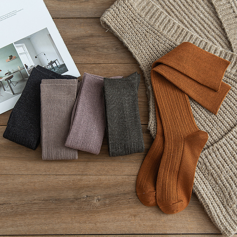 Spring new double-needle mid-calf socks for women, forest-style small checkered pile socks, Japanese-style women's socks manufacturer wholesale Application Scenario