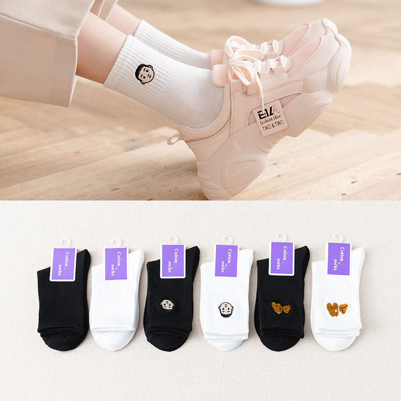 Autumn and winter couple socks: Korean school style animal-embroidered mid-calf socks, black and white breathable cotton socks, one piece for delivery