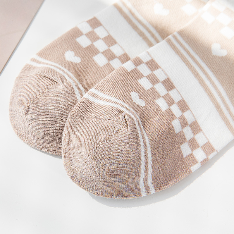 Spring and summer women's short socks, cartoon bear boat socks, breathable and comfortable cotton socks, low-top socks, sent by the manufacturer Application Scenario