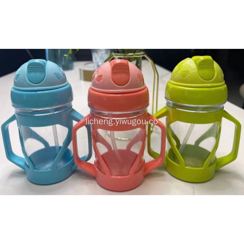 New straw cup, water cup with cartoon handle, children's water bottle, baby water bottle 350ML, baby training drinking water cup Application Scenario