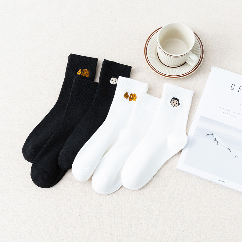 Autumn and winter couple socks: Korean school style animal-embroidered mid-calf socks, black and white breathable cotton socks, one piece for delivery details Picture