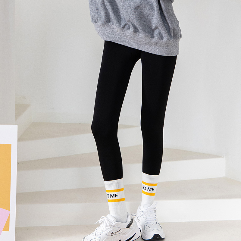 For autumn and winter, we offer a pair of thin fleece slimming tights for women, which can slightly lift the buttocks and keep the skin warm. We also provide one-piece full-length pants for the feet