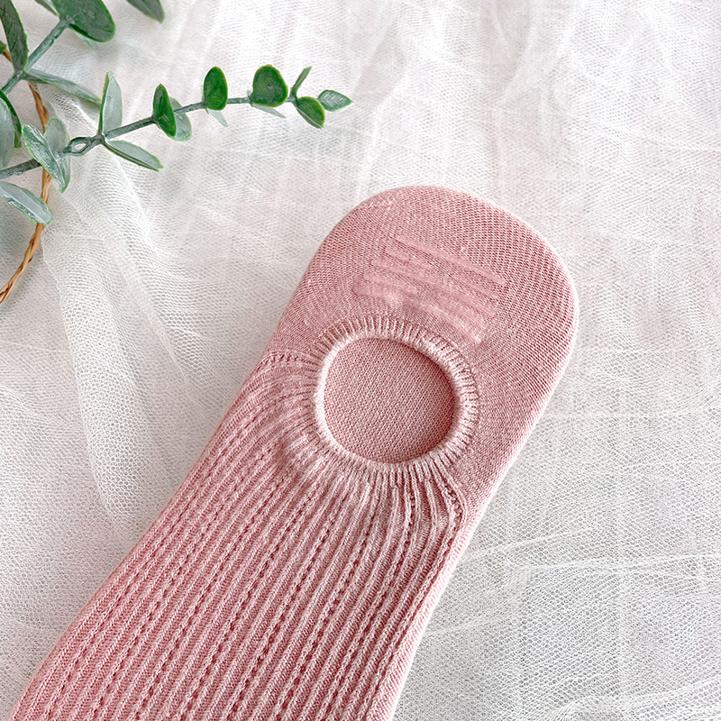 Summer double-needle strip invisible socks from Japanese brand new solid color vertical strip silicone non-falling heel thin style shallow opening wholesale Application Scenario