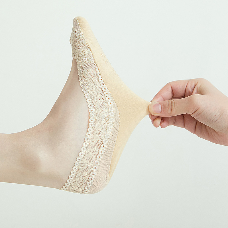Shallow-mouthed lace silicone anti-slip and anti-disengagement boat socks, invisible boat socks, cotton foot sole, women's lace short socks factory direct sales Specification image