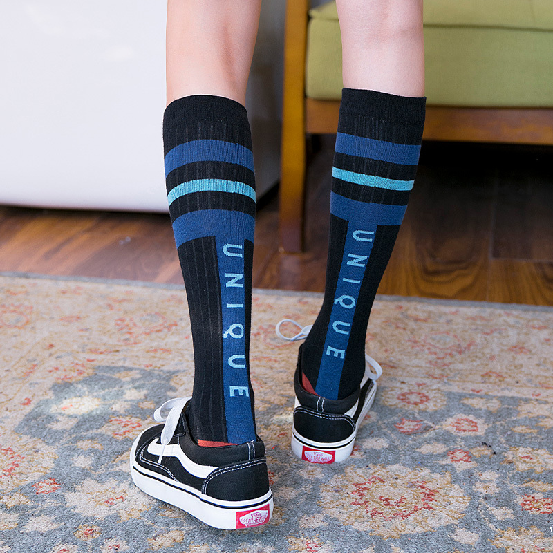 College-style JK uniforms paired with women's socks, over-the-knee socks, high calf socks for women to look slimmer, one-piece consignment for women details Picture