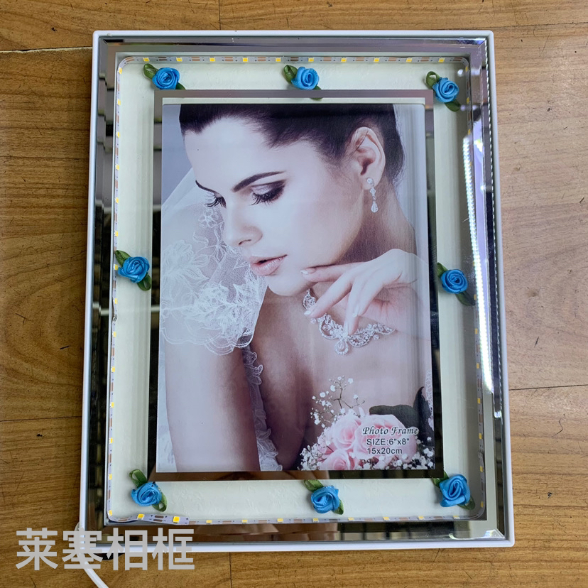 Creative decorative items with small flowers and lights, home decoration, living room and bedroom handicrafts, photos, lights and photo frames details Picture