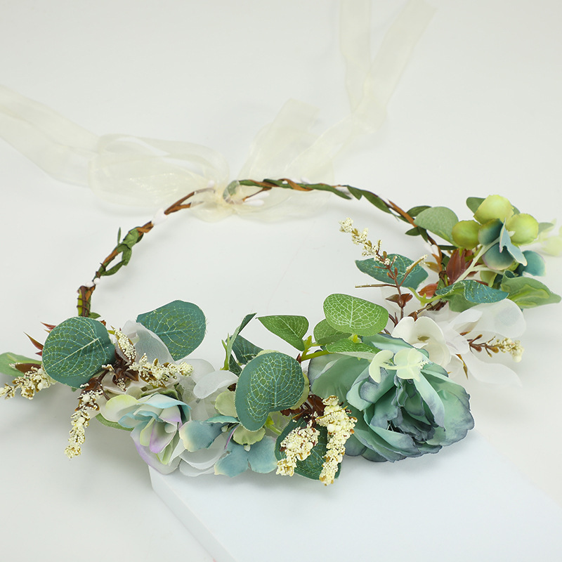 Fashionable and retro European and American bride fabric simulation flower wreath headband, beach resort scenic area photo shoot and portrait outfit headwear details Picture