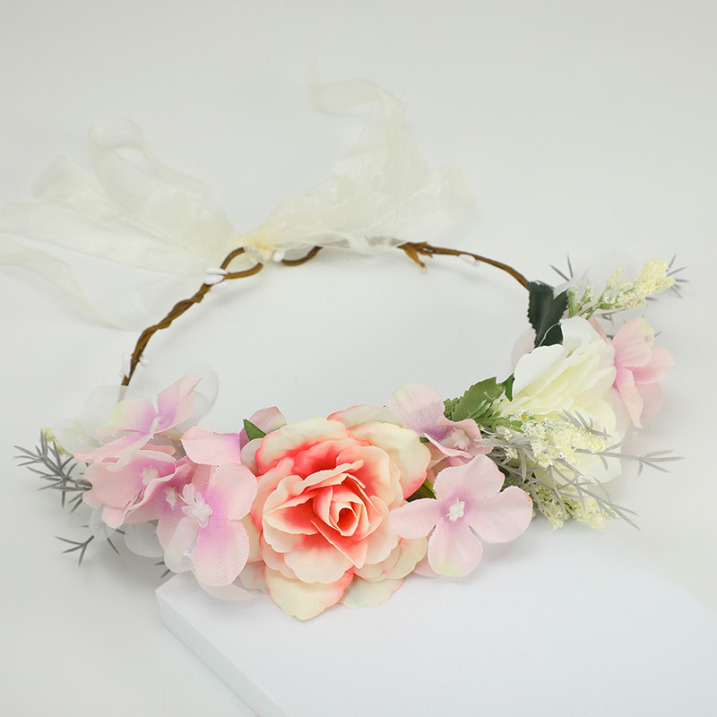 Fashionable and retro European and American bride fabric simulation flower wreath headband, beach resort scenic area photo shoot and portrait outfit headwear Application Scenario