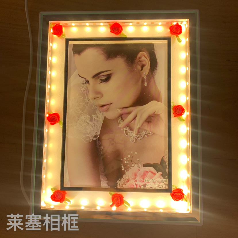 Creative decorative items with small flowers and lights, home decoration, living room and bedroom handicrafts, photos, lights and photo frames Application Scenario