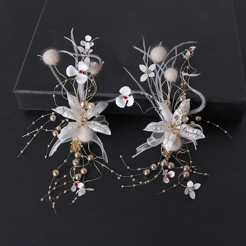 The bride's hairpin is an elegant Korean-style twisted silk crystal velvet ball, iridescent lacquer petal feather, ribbon tassel and side clip