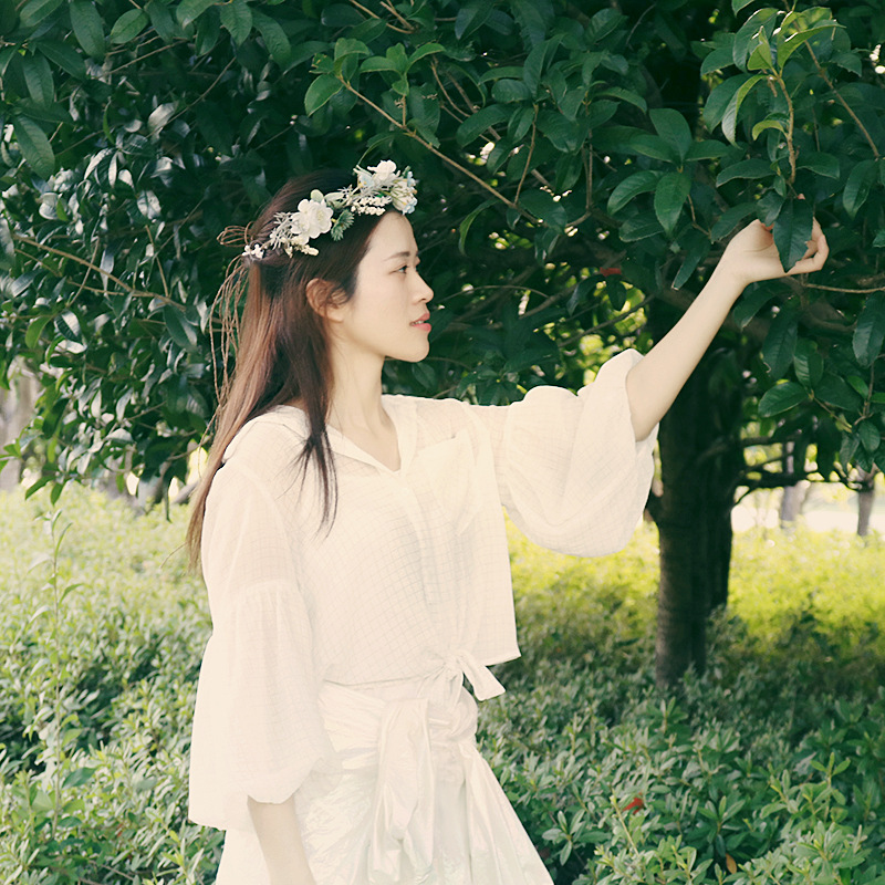 Bride's headwear: white rose wreath, forest-themed rattan sunflower headband, wholesale of Korean princess-style hair accessories Application Scenario
