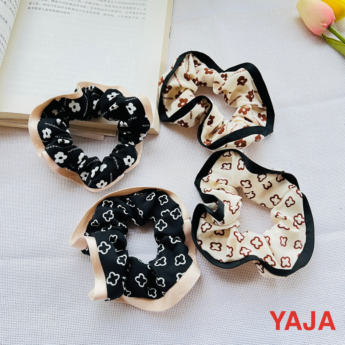Yongaijiu Ai hair band is stylish and trendy, with a retro and versatile style in beige and black. It features polka dot patterns, large intestine rings, and hair bands Specification image
