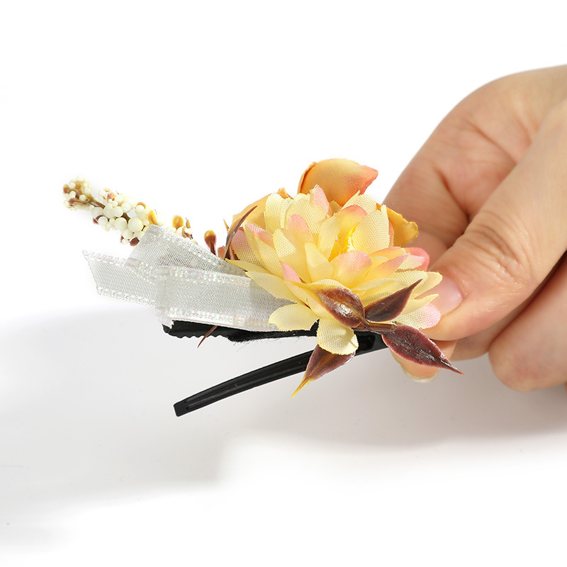 Korean-style bride's hair bun, small ball flower, black border clip, wedding flower girl, bridesmaid, vacation performance, seaside photo prop, hair clip Application Scenario