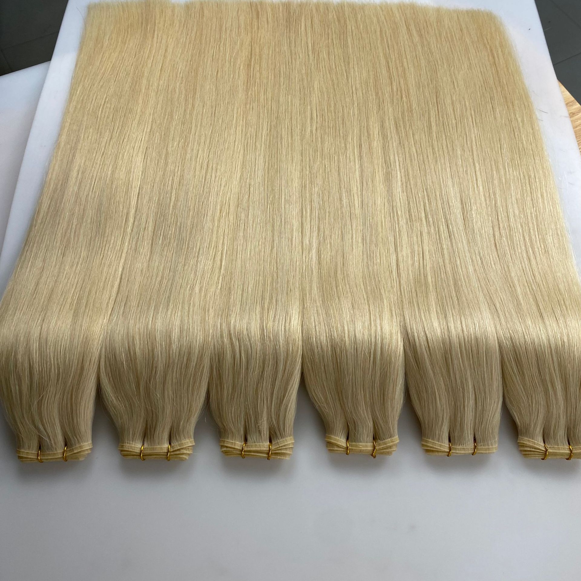 European and American bestseller real hair belt hair curtain with high range perming and dyeing #613 manufacturer's hot sales one-piece consignment hair service 16-24inc Application Scenario