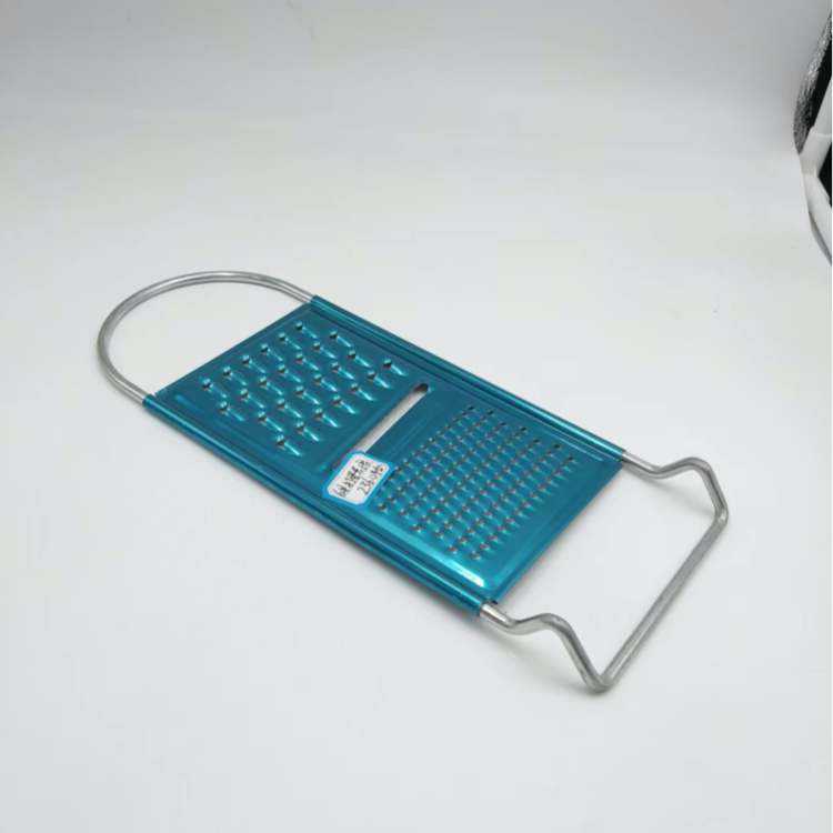 A multi-functional vegetable slicer, shredder and grater for daily necessities and kitchen hardware tools Application Scenario